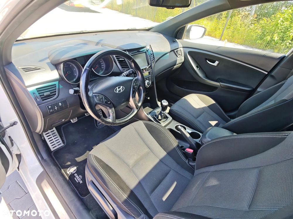 Hyundai i30 1.6 CRDi Fifa World Cup Edition - 16