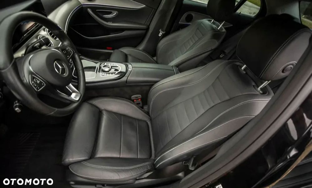 Mercedes-Benz Klasa E 220 d 4-Matic 9G-TRONIC - 11