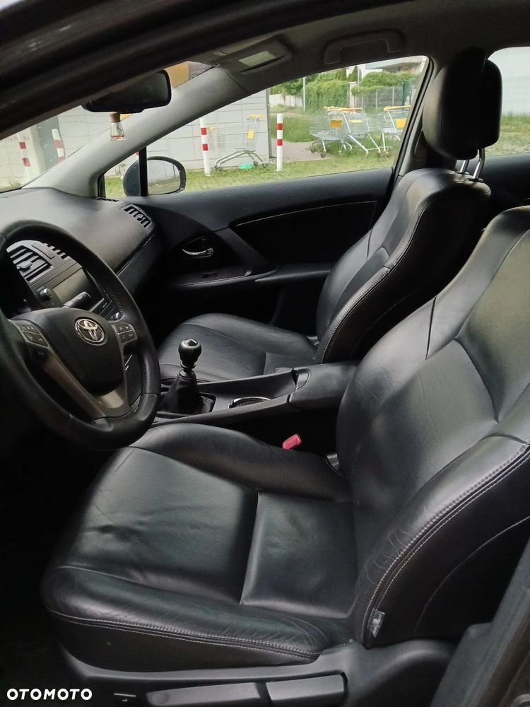 Toyota Avensis 2.0 Prestige NAVI - 10