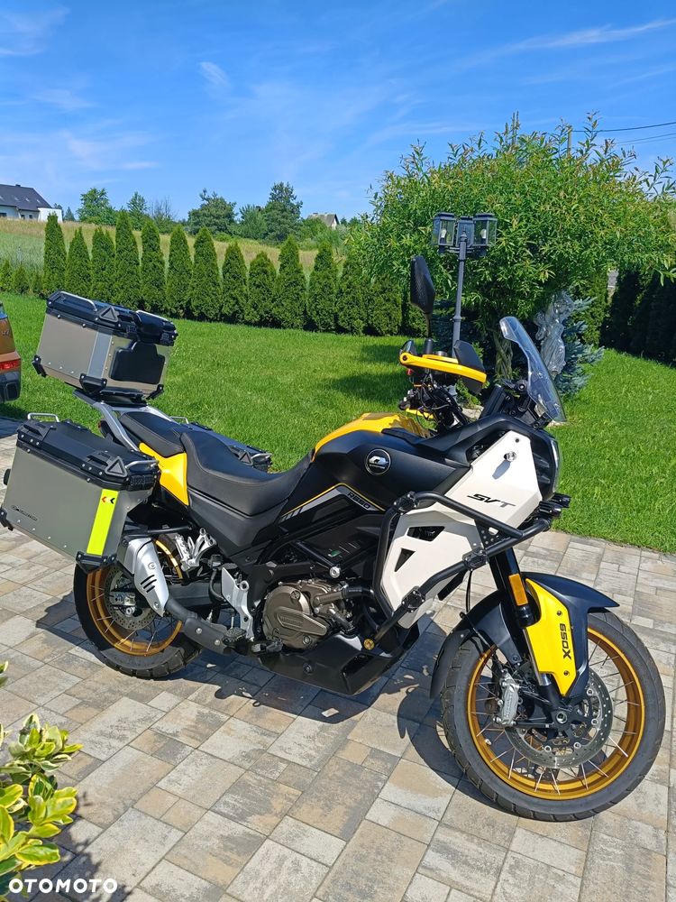 QJMOTOR SVT 650X - 1
