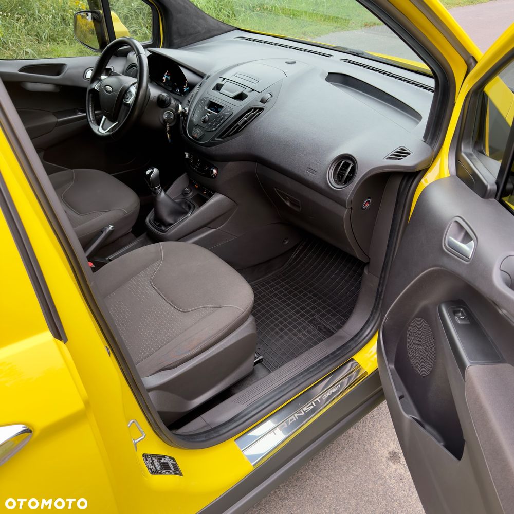 Ford Transit Courier - 21