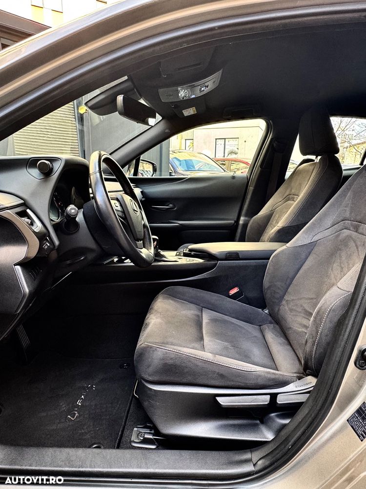 Lexus UX 250h Amazing Edition - 9