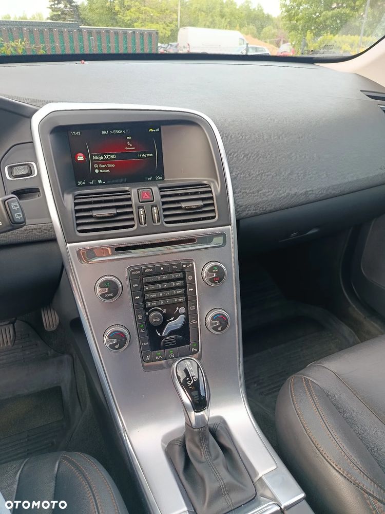 Volvo XC 60 T6 AWD Geartronic Momentum - 12