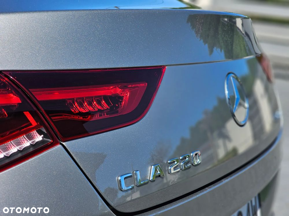 Mercedes-Benz CLA 220 4-Matic AMG Line 7G-DCT - 12