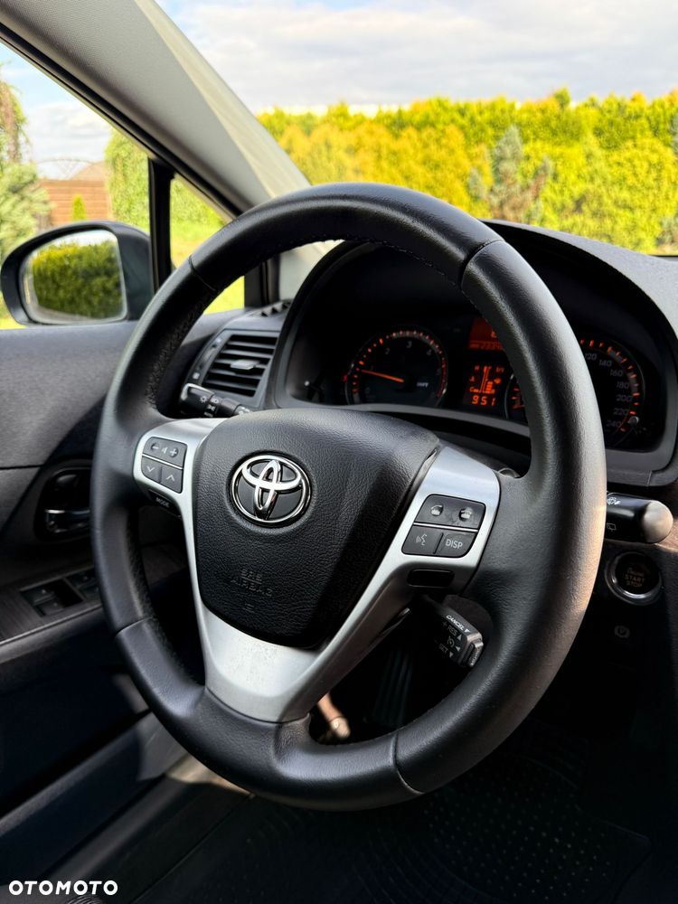 Toyota Avensis 2.0 D-4D Premium - 12