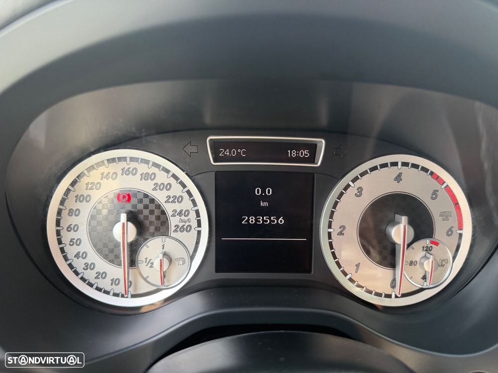Mercedes-Benz A 180 CDI AMG Line - 10