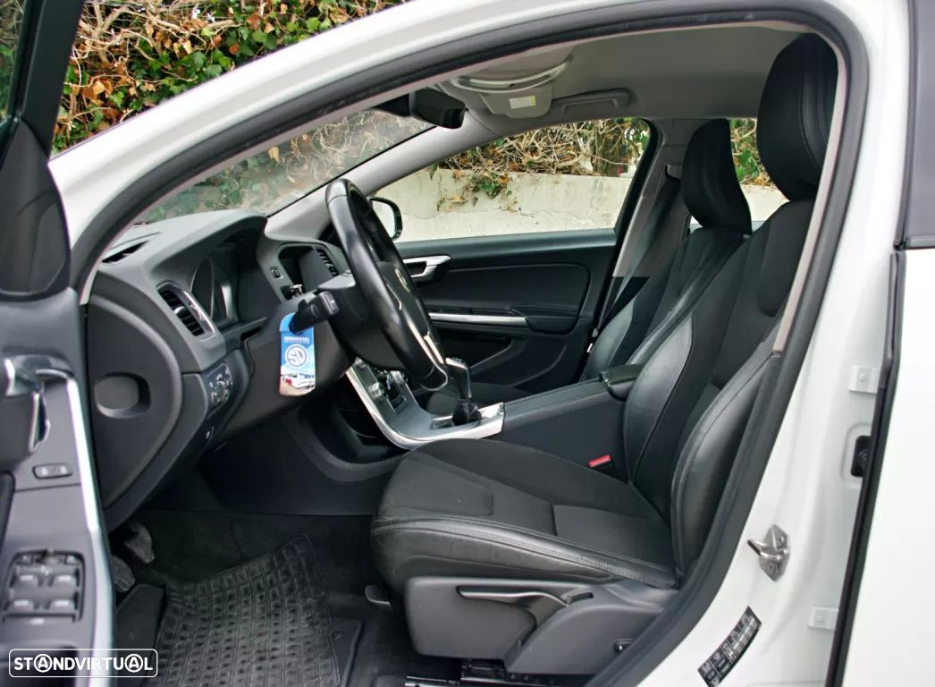 Volvo V60 2.0 D3 Kinetic - 15