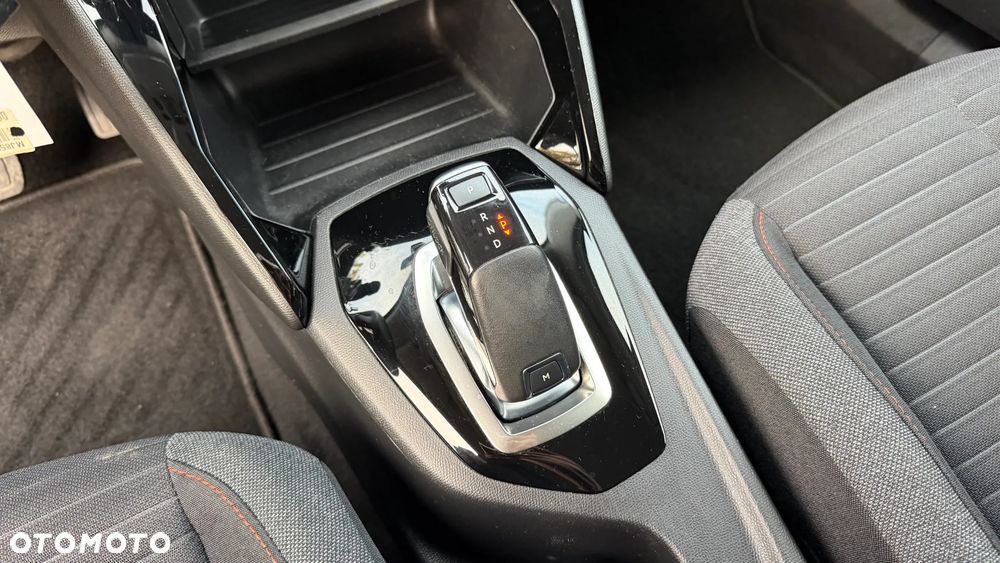 Peugeot 2008 1.2 PureTech Active Pack S&S EAT8 - 28