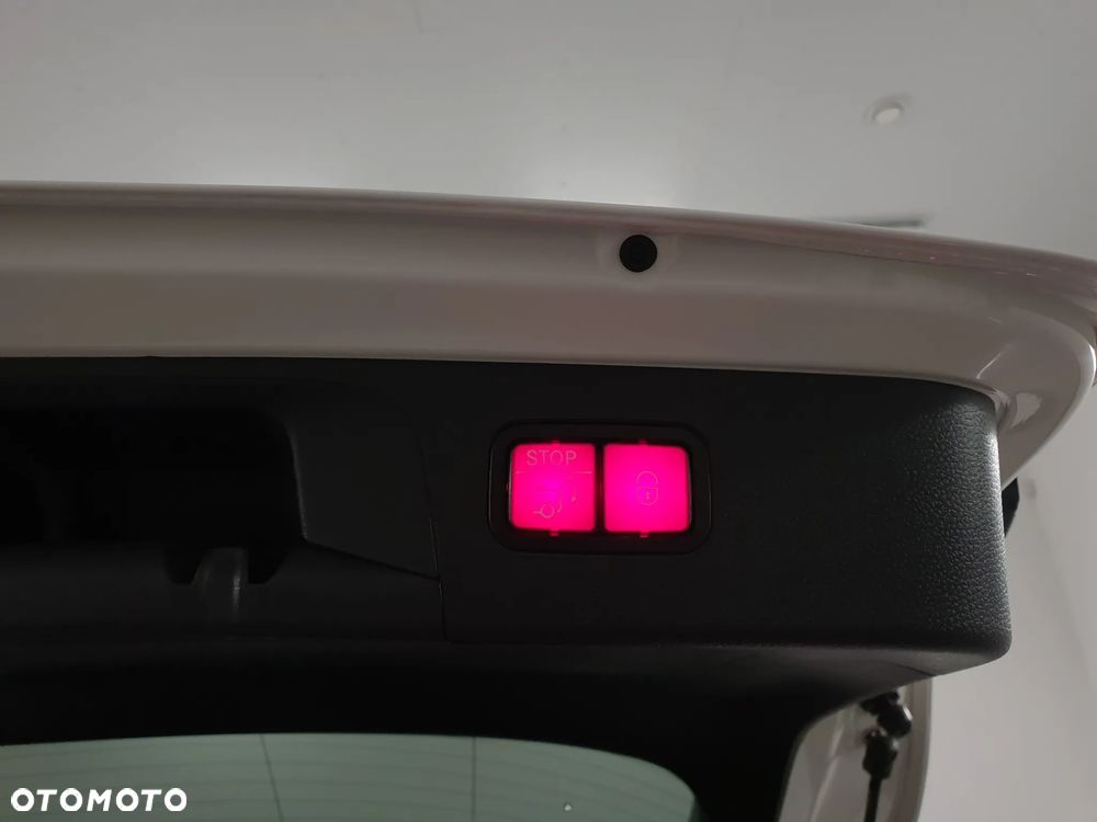 Mercedes-Benz GLC 220 d 4Matic 9G-TRONIC AMG Line Plus - 36