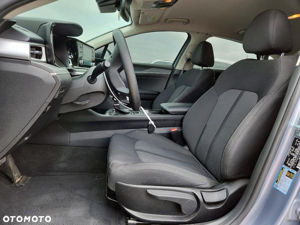 Kia K5 - 8