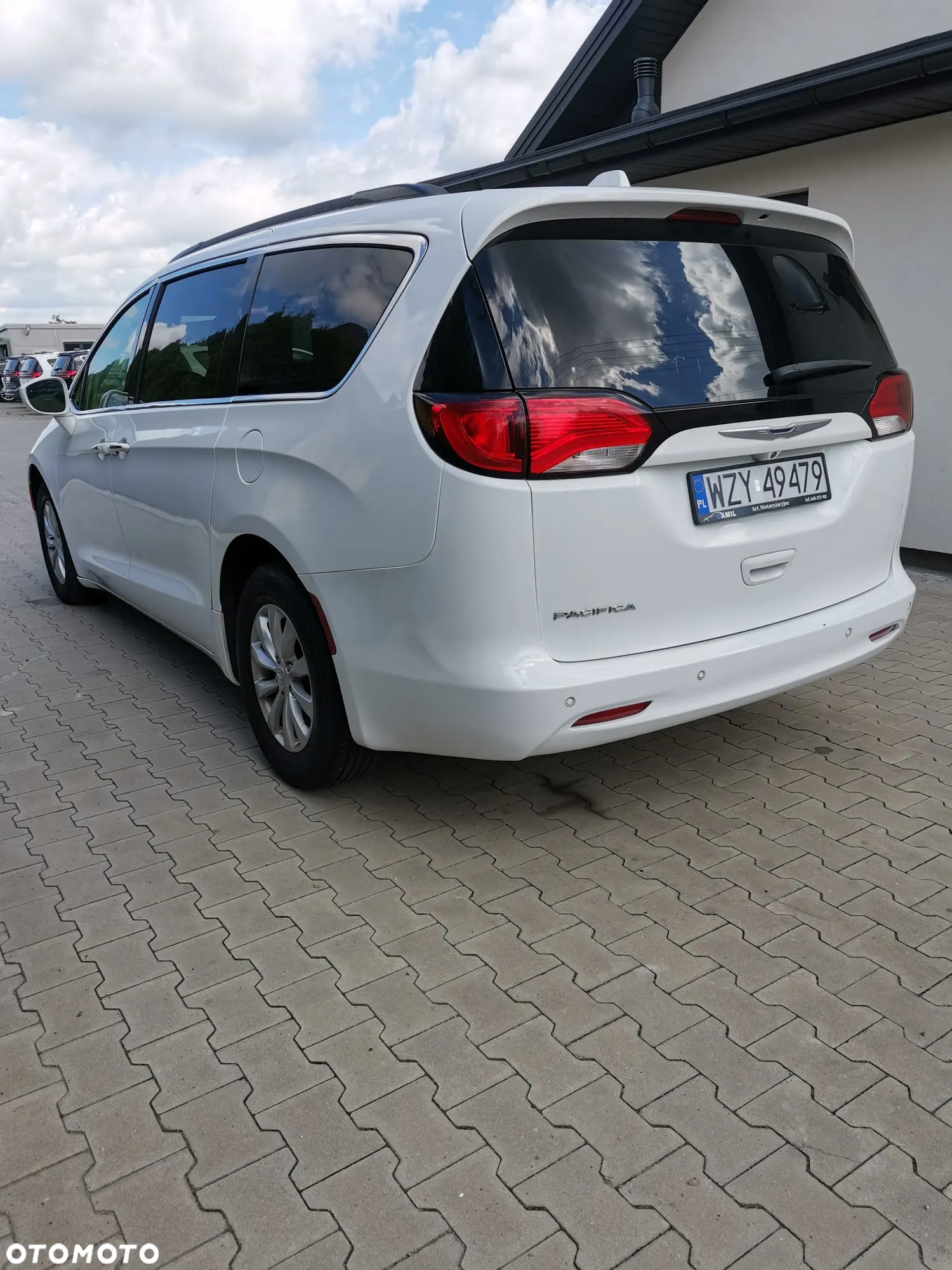 Chrysler Pacifica - 10