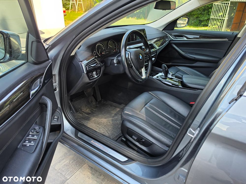BMW Seria 5 525d Luxury Line sport - 9