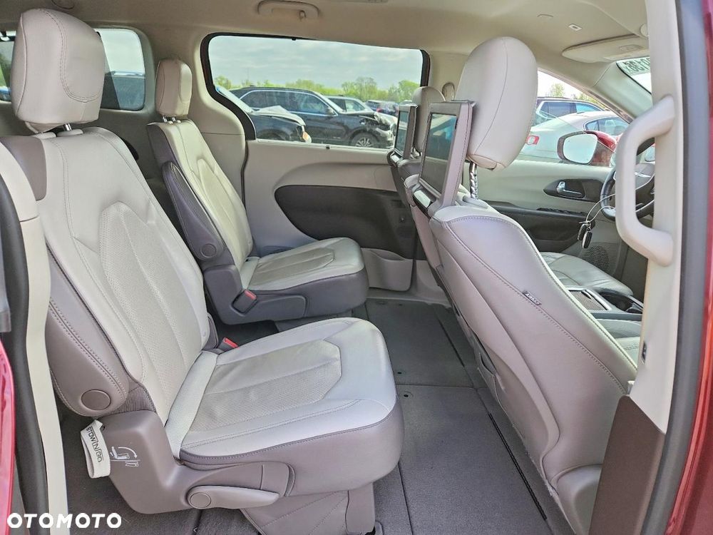 Chrysler Pacifica - 12