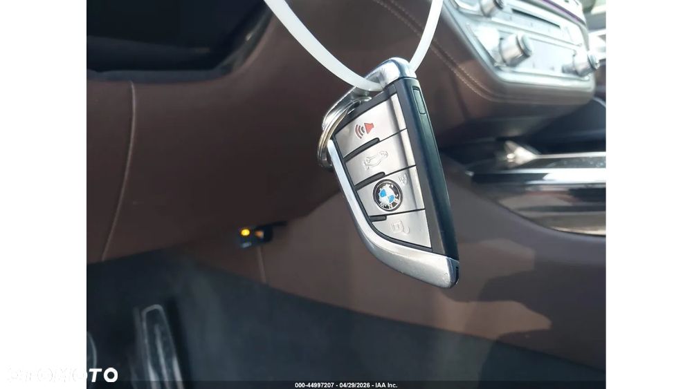 BMW Seria 7 740i - 12