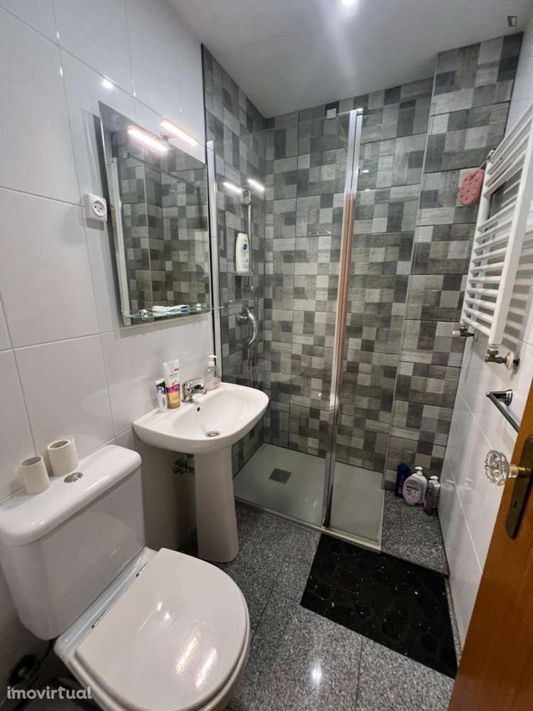 Quarto - localizado em Paranhos Porto - Grande imagem: 5/8