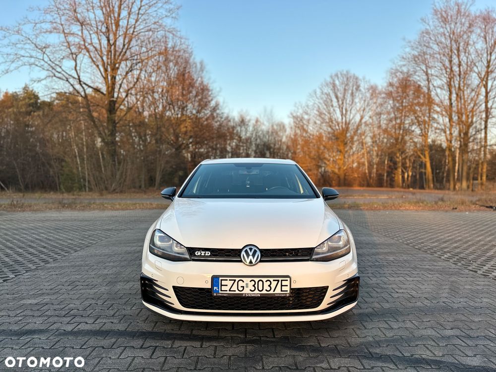 Volkswagen Golf - 2
