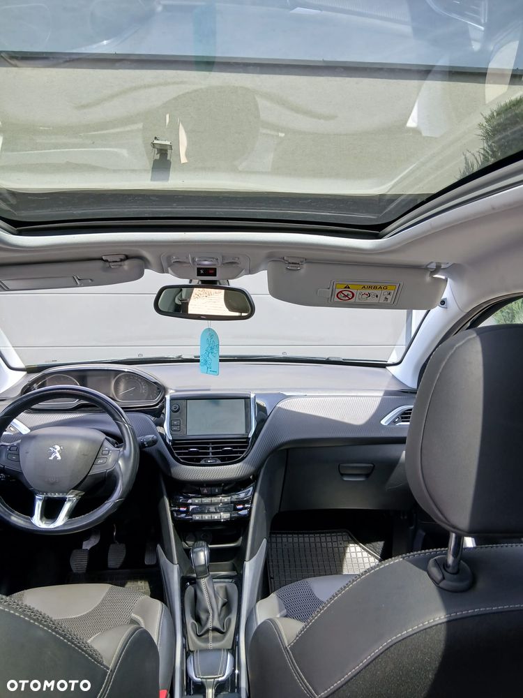 Peugeot 2008 1.2 Pure Tech Allure S&S - 24