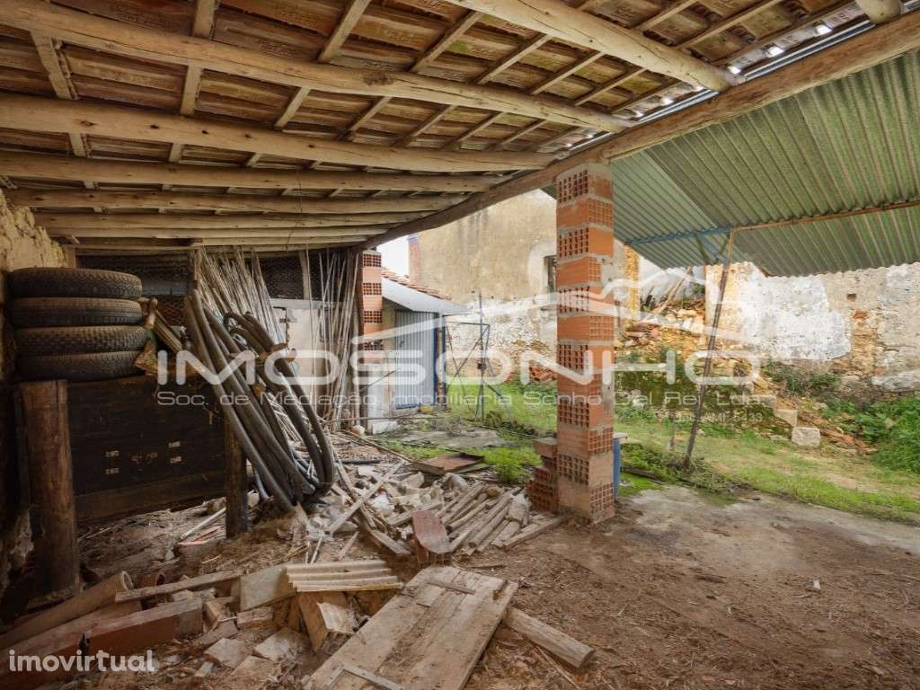 Terreno com 4107m2, Casa em ruínas e Anexos - Grande imagem: 3/57