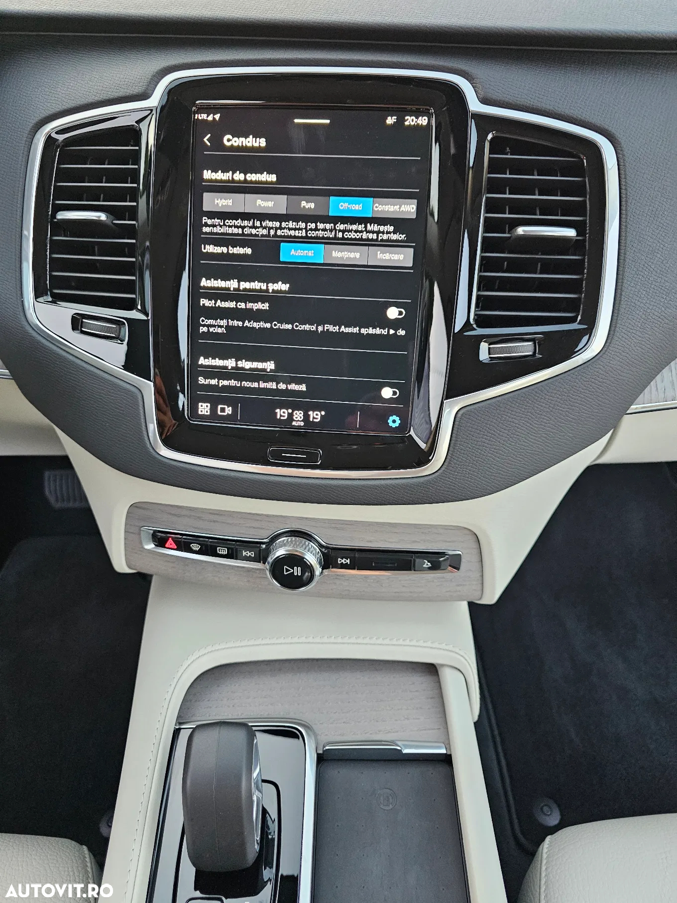 Volvo XC 90 T8 AWD Plug-in Hybrid Plus Dark - 38