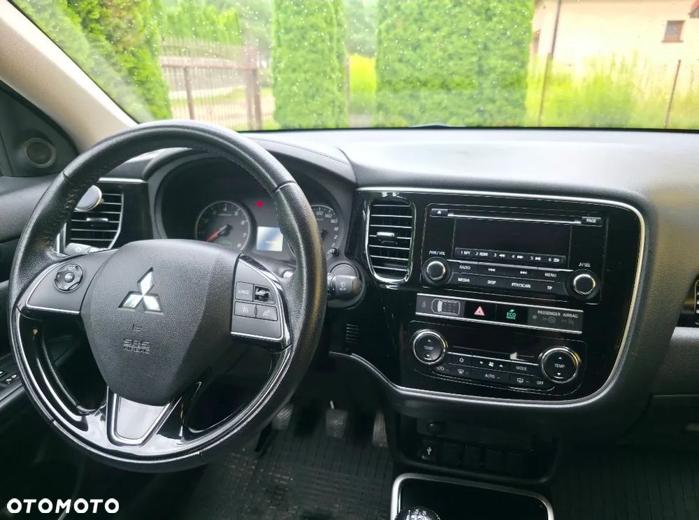 Mitsubishi Outlander 2.0 Invite + 2WD - 6
