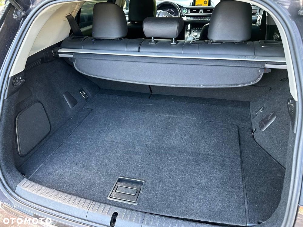 Lexus CT - 8