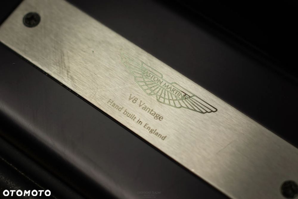 Aston Martin V8 Vantage - 13