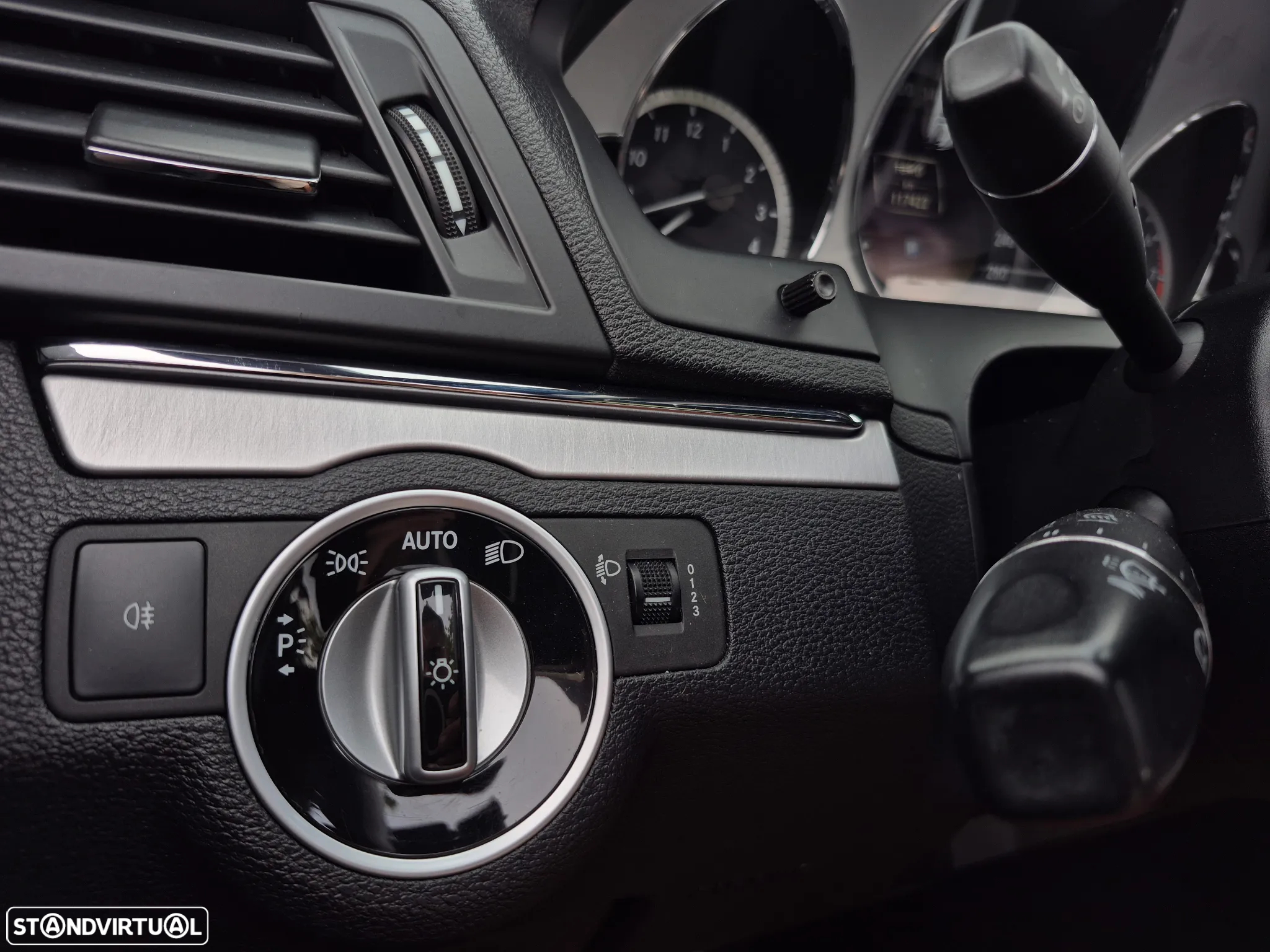 Mercedes-Benz E 200 CGi Avantgarde BlueEfficiency - 26