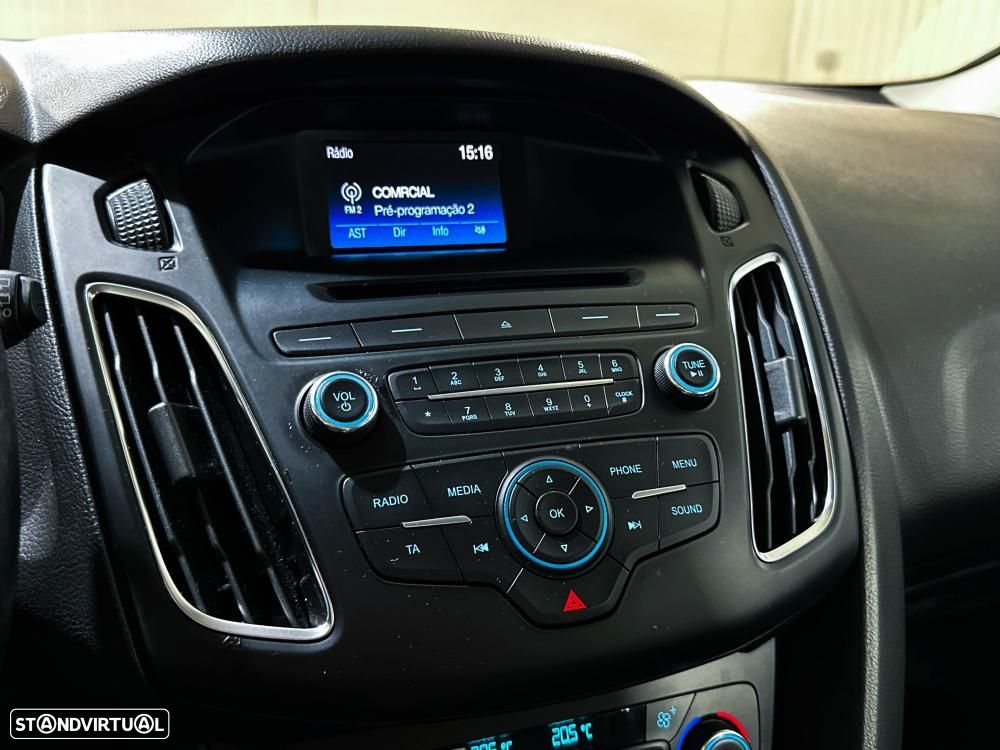 Ford Focus 1.6 TDCi Titanium — fotografia 38