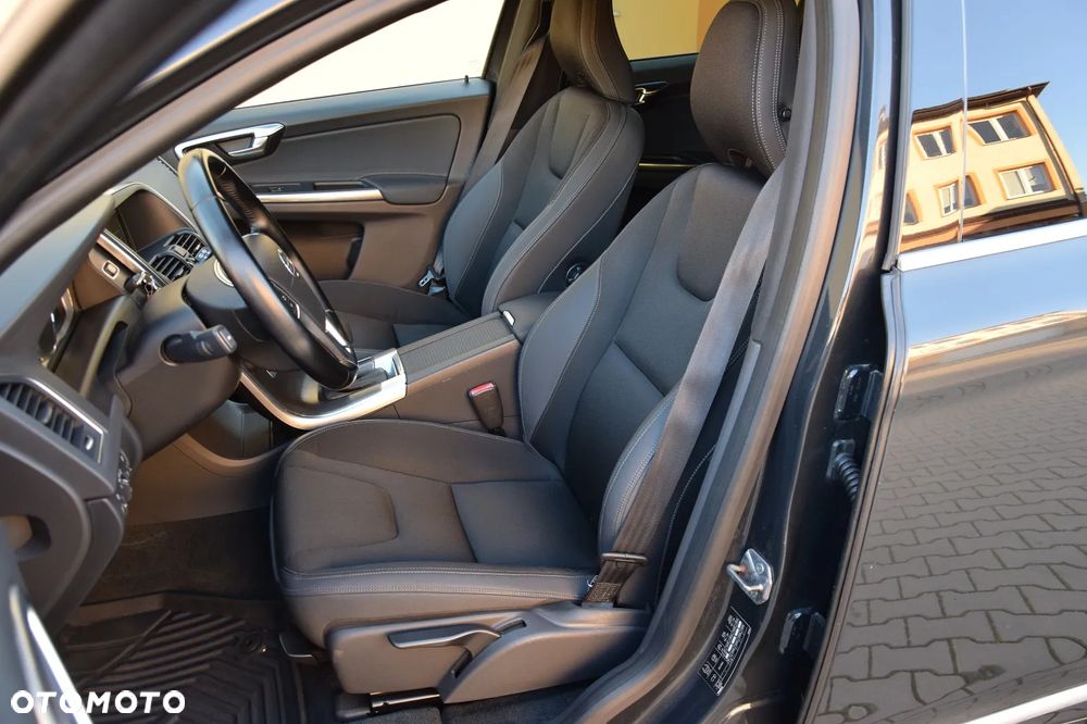 Volvo XC 60 D5 AWD Geartronic Momentum - 15