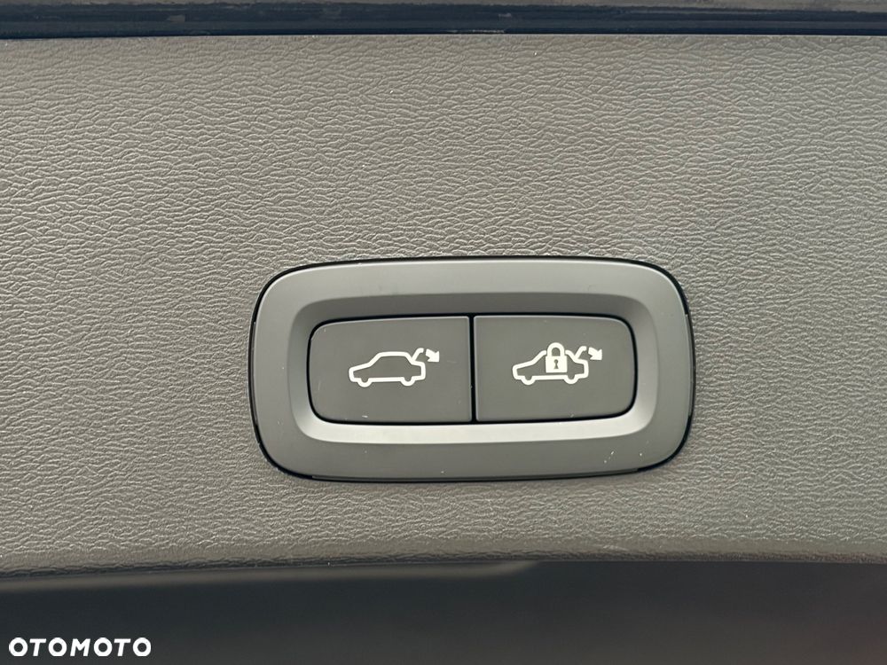 Volvo XC 40 B3 B DKG Plus Black Edition - 4