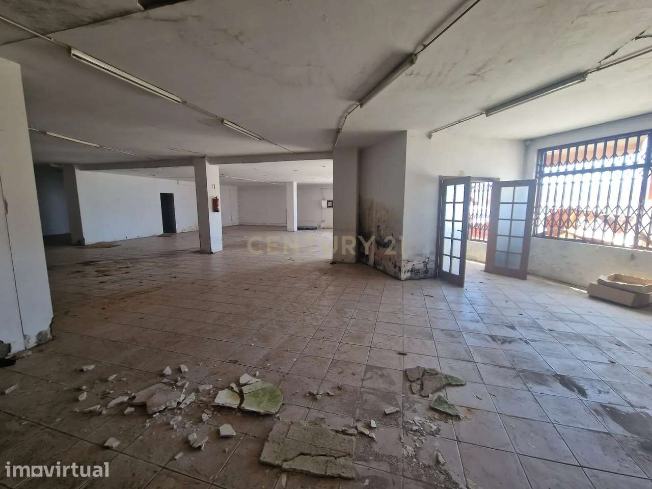 Espaço comercial para recuperação em Delães, Vila Nova de Famalicão/GR - Grande imagem: 3/20