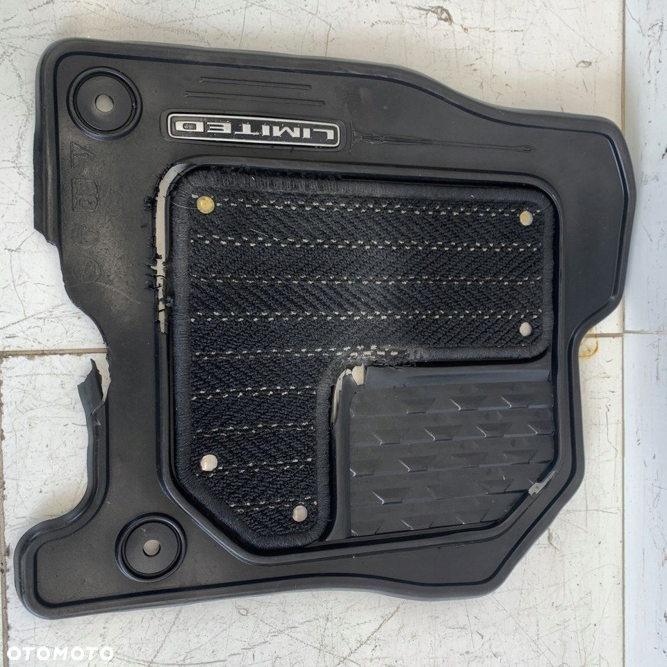 Dywaniki chodniczki oryginalne komplet 3szt DODGE RAM V 1500 LIMITED 21r - 6