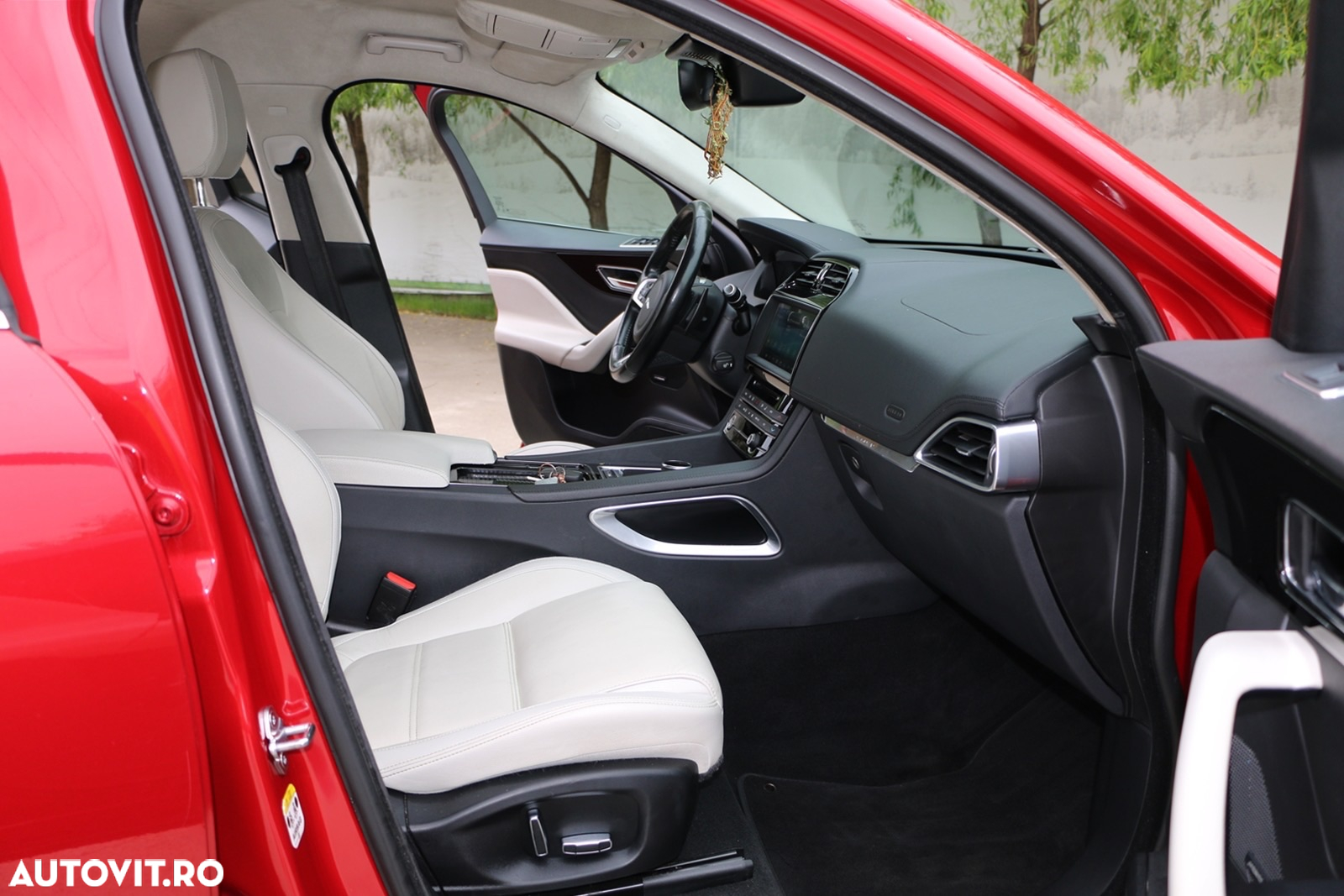 Jaguar F-Pace 20d AWD Pure - 14