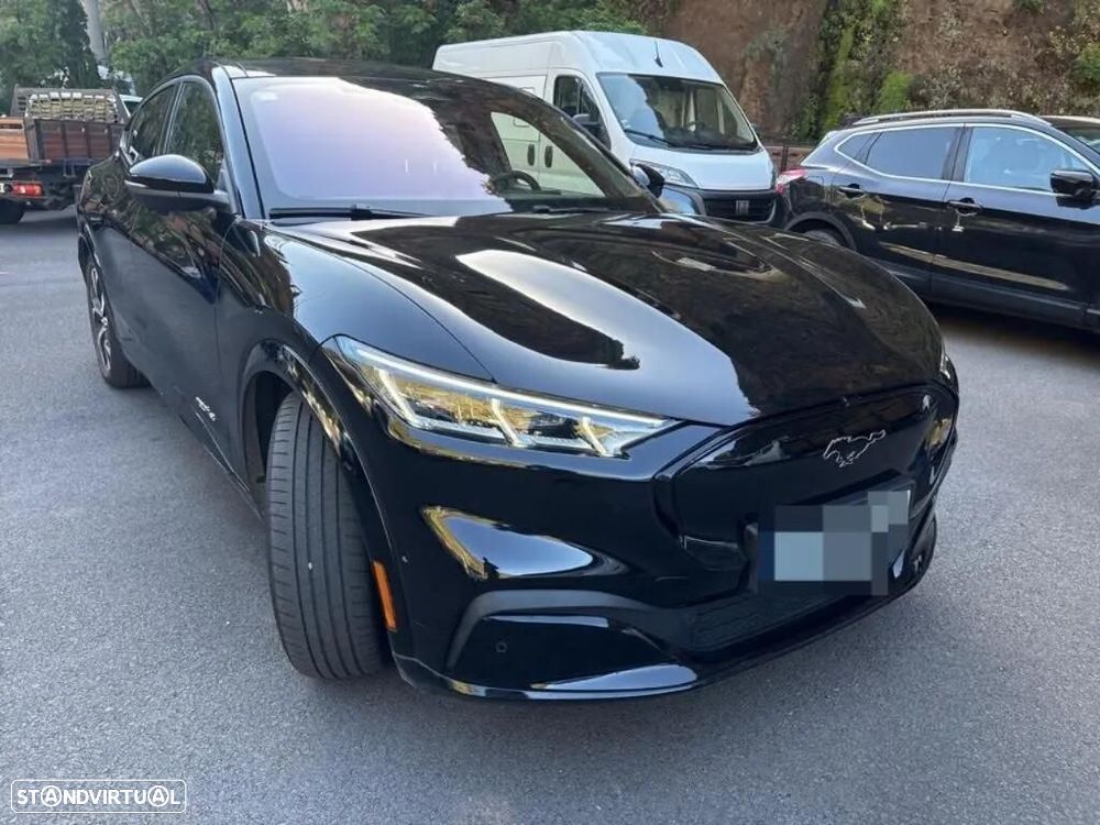 Ford Mustang Mach-E Premium AWD - 4
