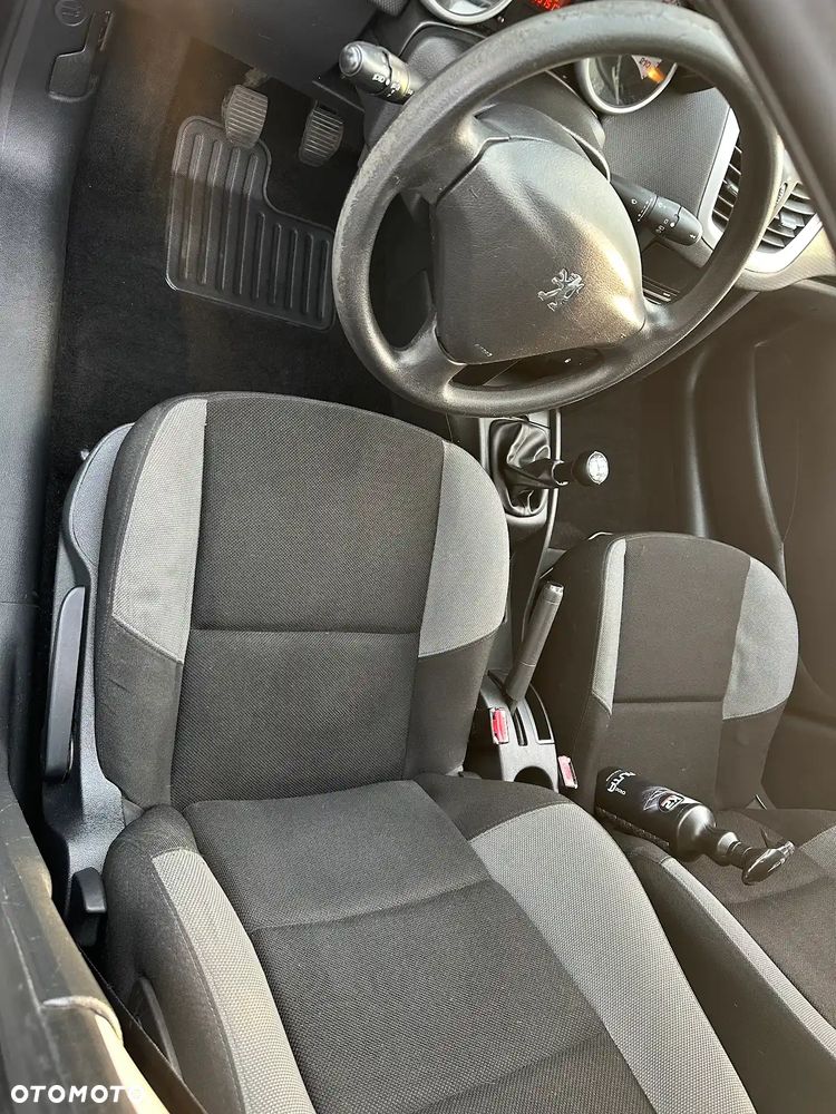 Peugeot 207 1.4 Presence Grand Prix - 11