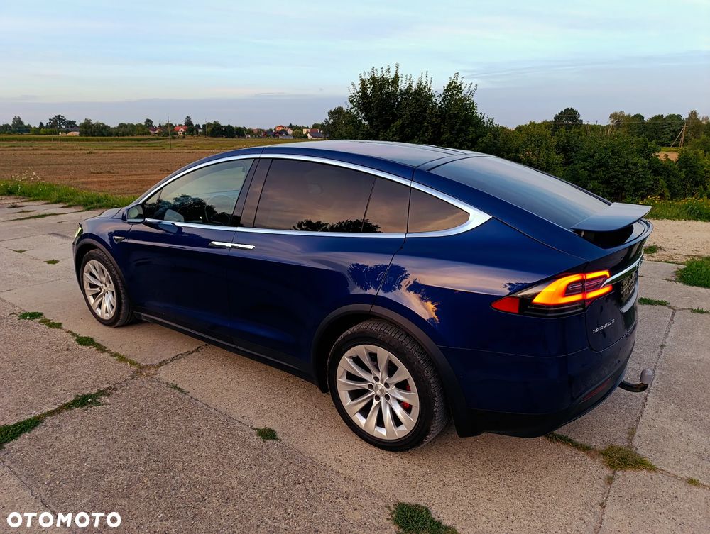 Tesla Model X - 19