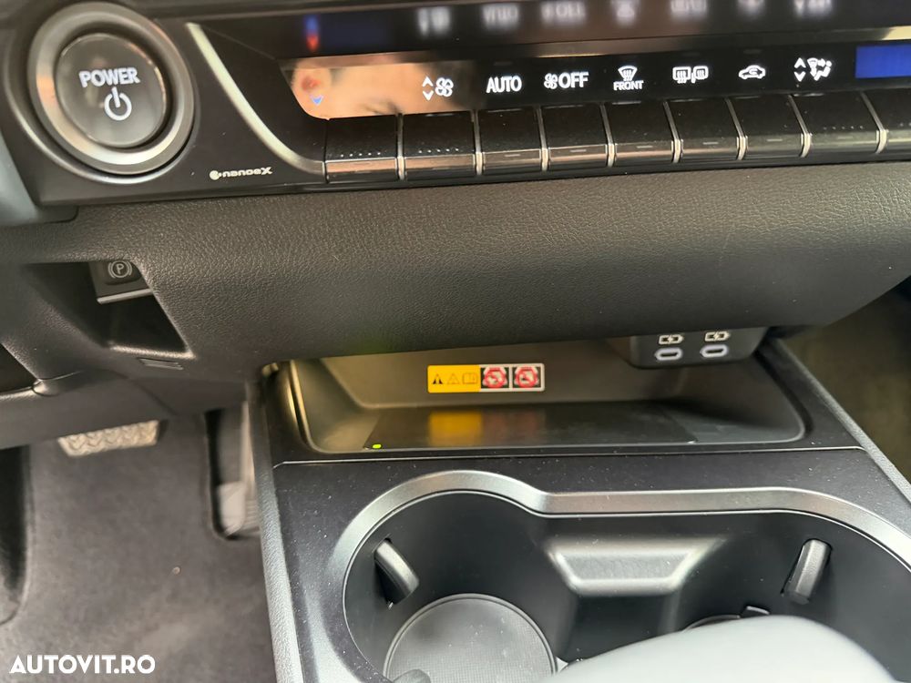 Lexus UX 250h FWD Business - 18