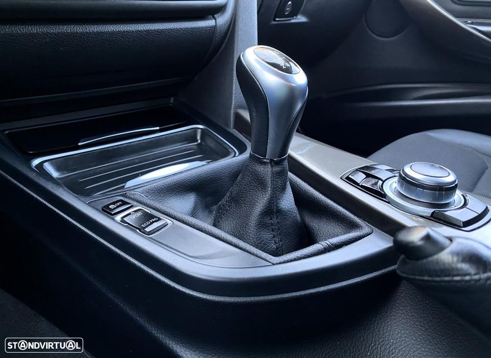 BMW 320 d EfficientDynamics Line Modern - 22