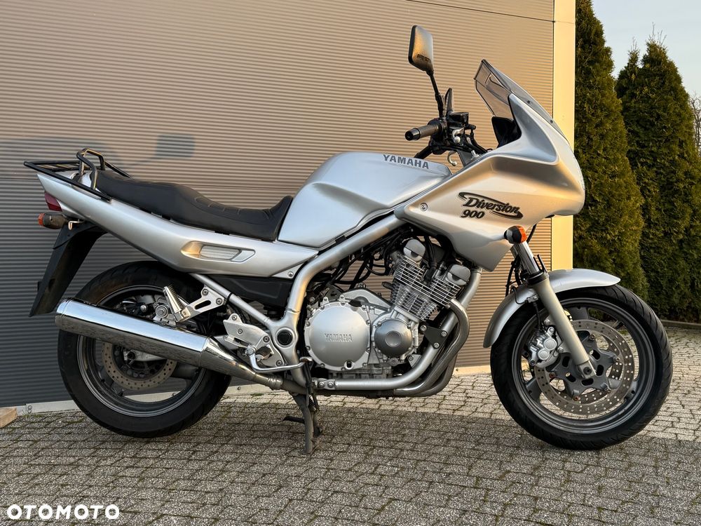 Yamaha XJ - 6