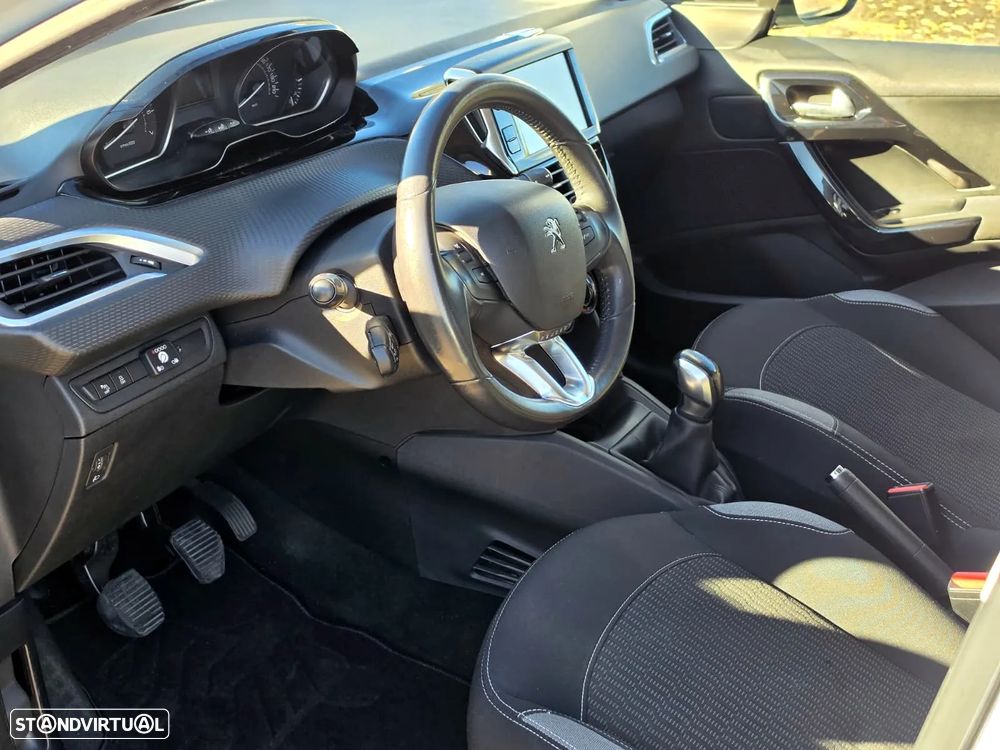 Peugeot 208 1.2 PureTech Style - 31