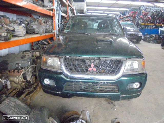 Mitsubishi Pajero sportwagon 2.5 GLS de 2000 para peças - 2