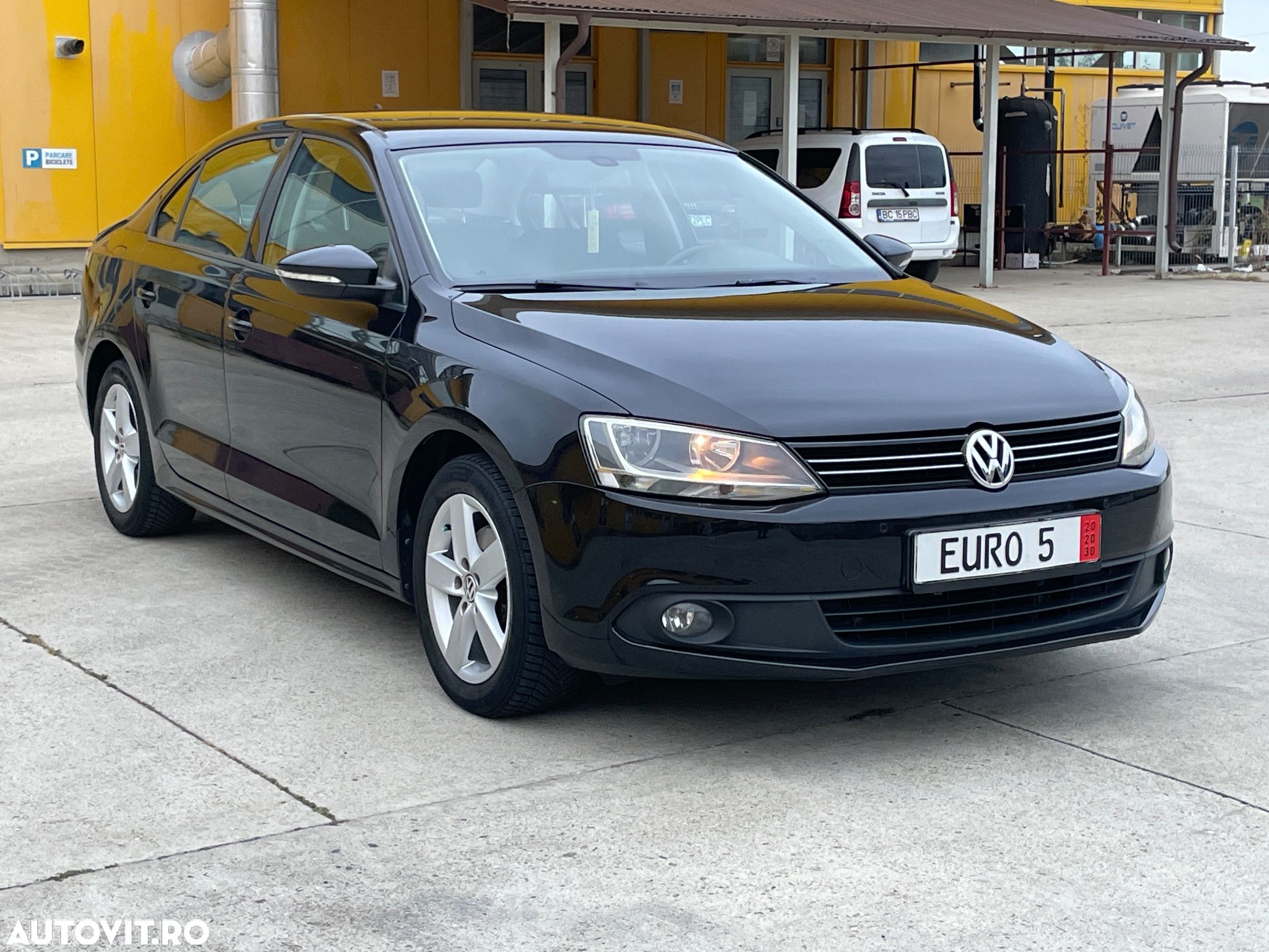Volkswagen Jetta - 1