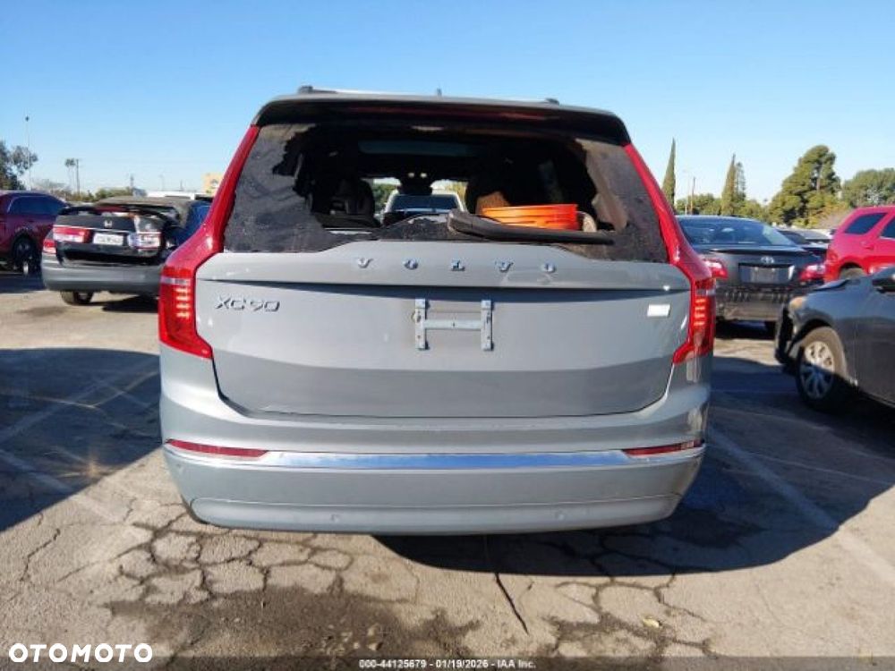 Volvo XC 90 - 8