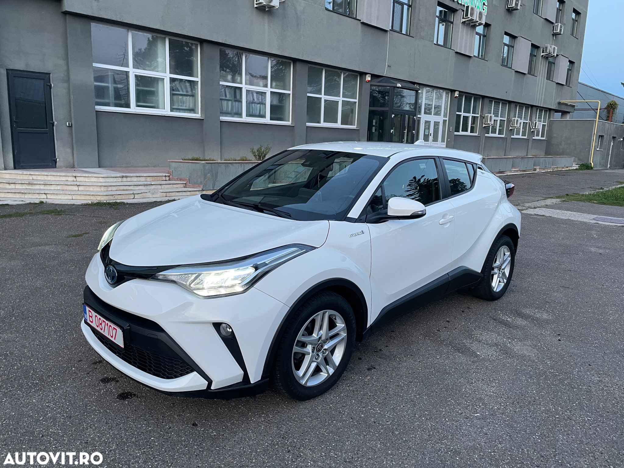 Toyota C-HR Hybrid Business-Edition - 17