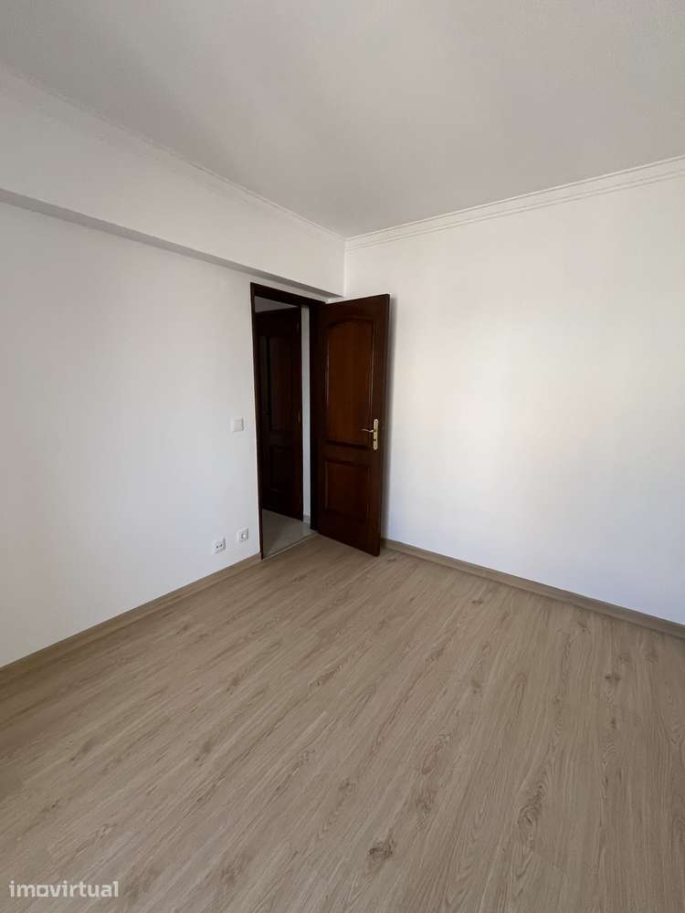 T3 Remodelado com 103 m2 - 5. º Andar c/Elevador - Localização Premium - Grande imagem: 4/28