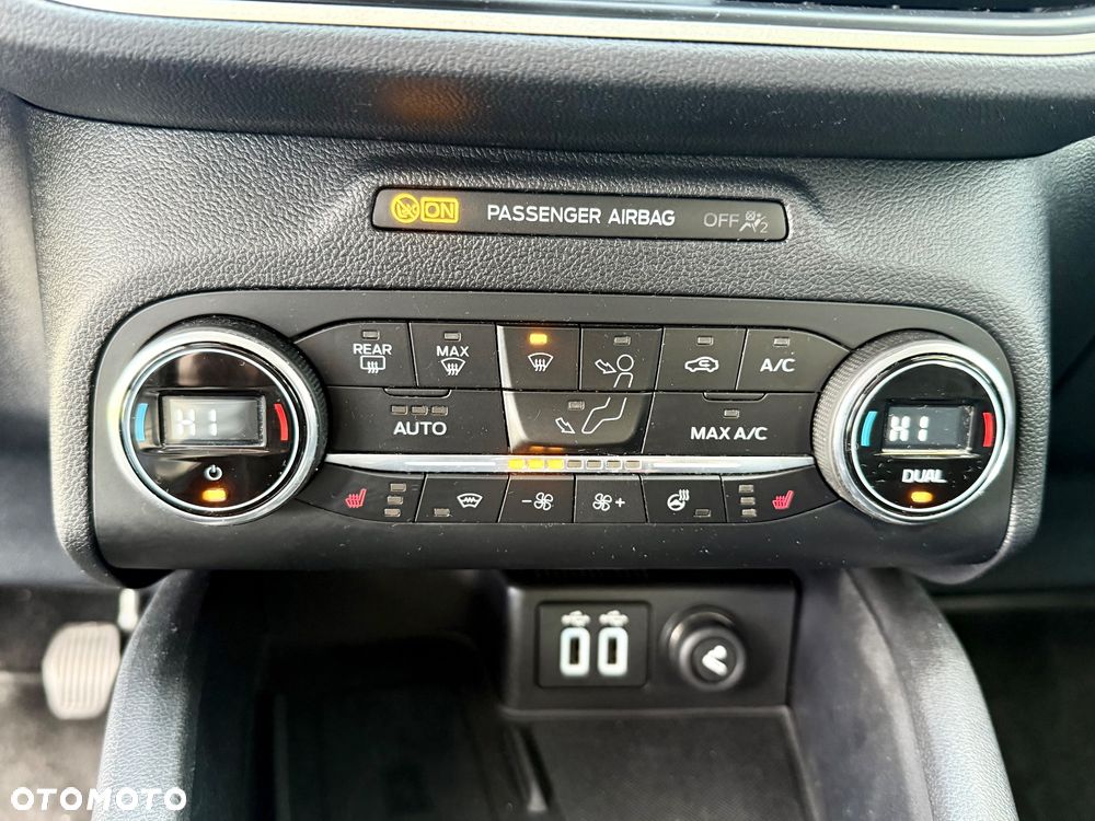 Ford Kuga 1.5 EcoBoost TITANIUM - 25