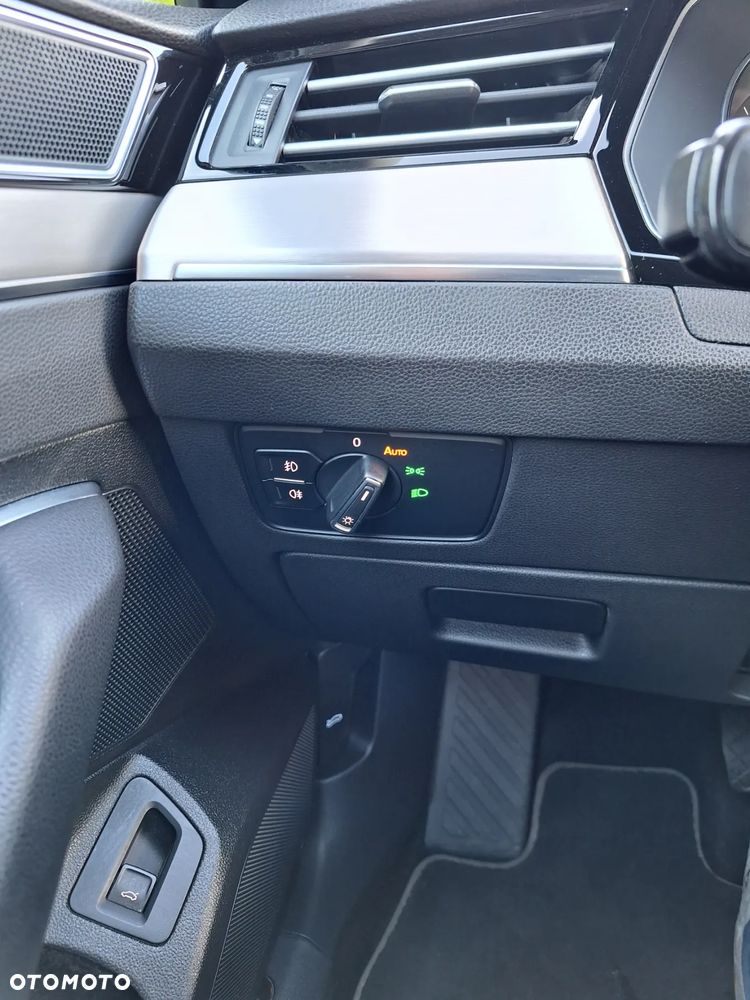 Volkswagen Passat 2.0 TDI SCR Elegance DSG - 14