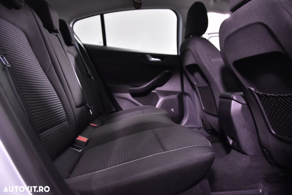 Ford Focus - 12