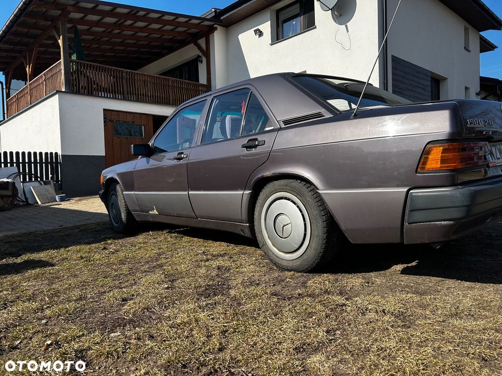 Mercedes-Benz W201 (190) - 3