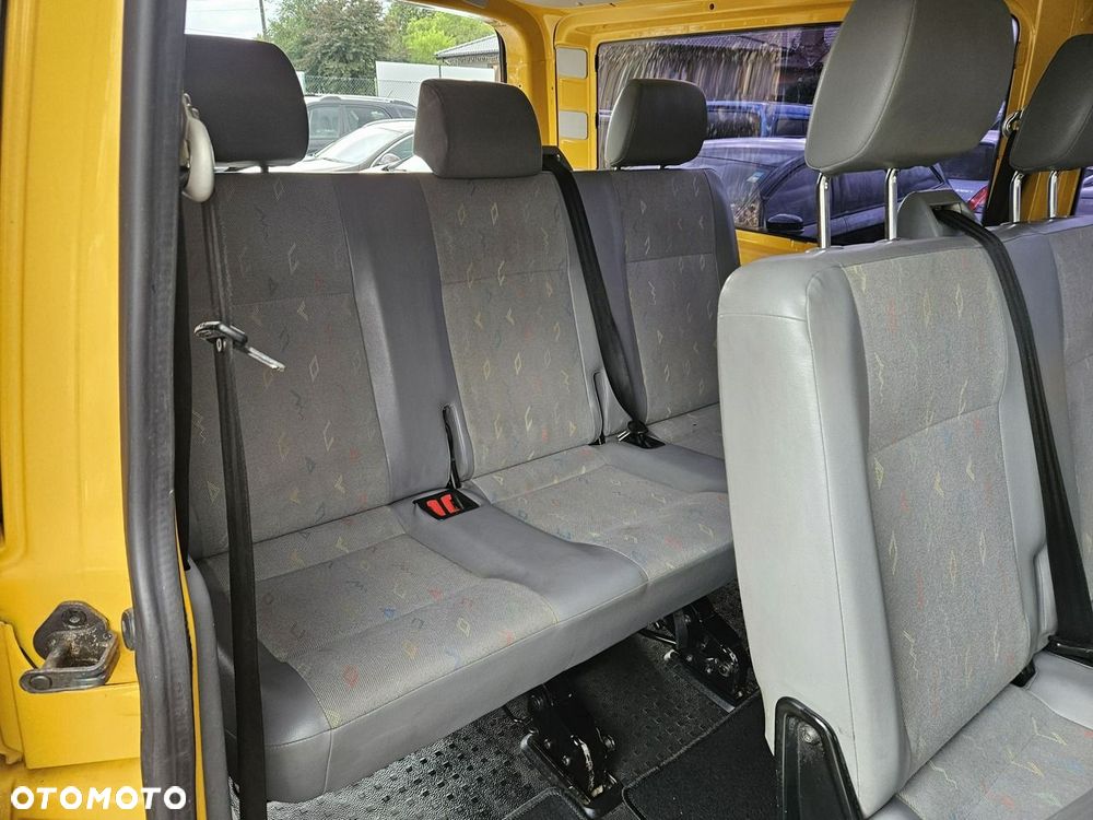 Volkswagen Caravelle - 11